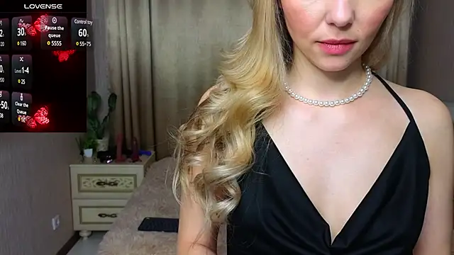 Snapshot of Molliblum chatting on 01.28.25 Molliblum online show from 01.28.25