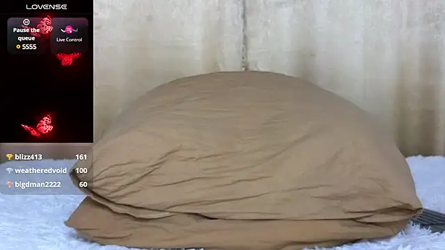 Snapshot of Molliblum chatting on 02.09.25 Molliblum online show from 02.09.25