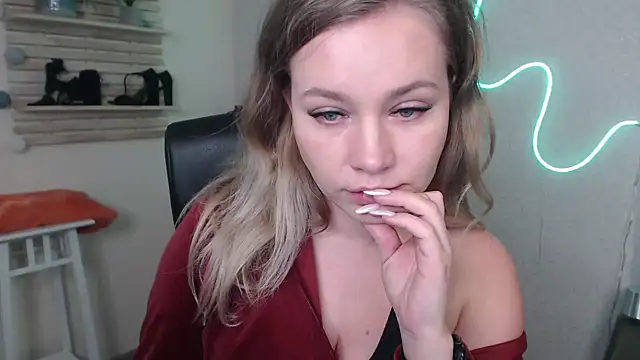 holly xglam online show from 12.04.24