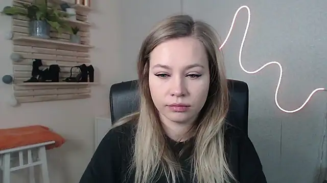 holly xglam online show from 12.09.24
