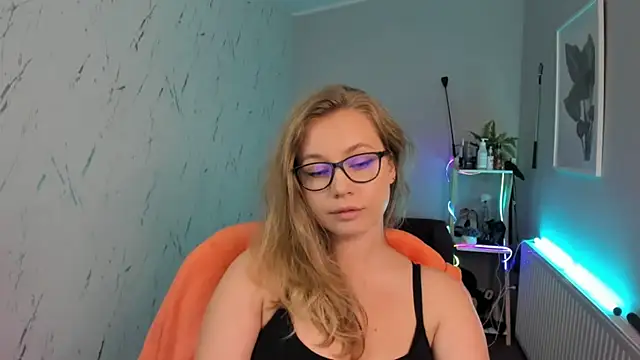 holly xglam online show from 09.23.25