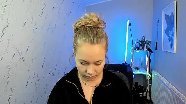 holly xglam online show from 10.01.25