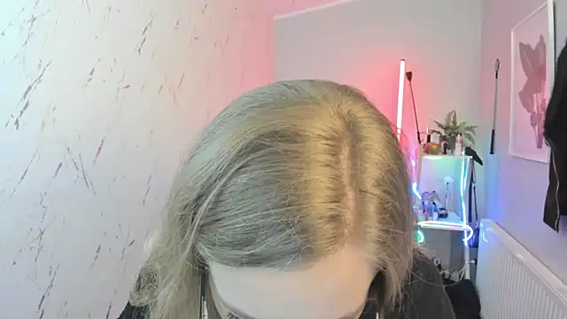 holly xglam online show from 10.08.25