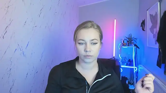 holly xglam online show from 10.16.25