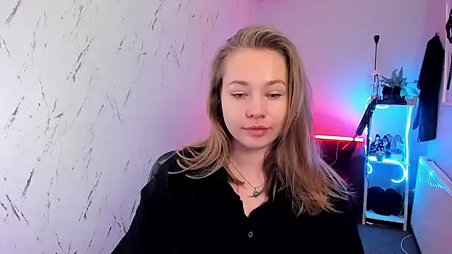 holly xglam online show from 03.05.26