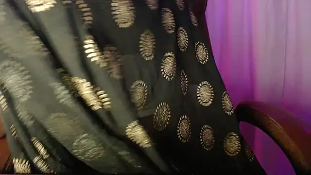 Snapshot of Prita07 chatting on 10.24.25 Prita07 online show from 10.24.25