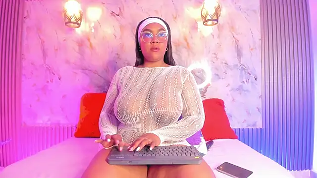 Snapshot of Esmeralda_Duarte chatting on 01.08.25 Esmeralda Duarte online show from 01.08.25