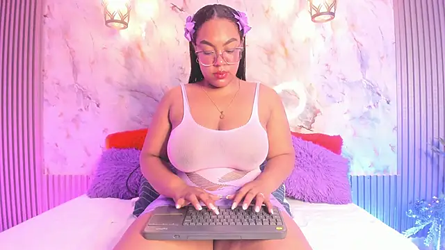 Snapshot of Esmeralda_Duarte chatting on 03.14.25 Esmeralda Duarte online show from 03.14.25