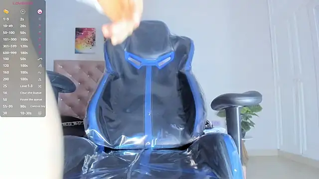 Snapshot of Lissalittlee chatting on 10.23.25 Lissalittlee online show from 10.23.25