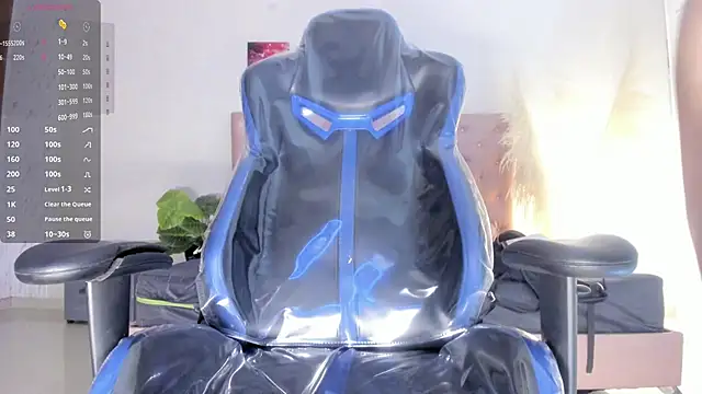 Snapshot of Lissalittlee chatting on 10.31.25 Lissalittlee online show from 10.31.25