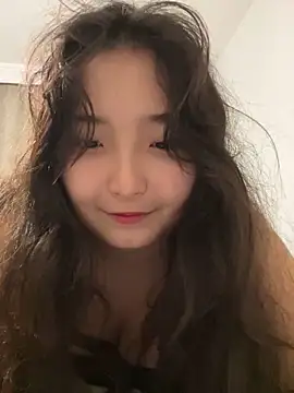 Snapshot of cutie_mio chatting on 12.19.24 cutie mio online show from 12.19.24