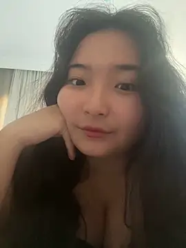 Snapshot of cutie_mio chatting on 12.22.24 cutie mio online show from 12.22.24