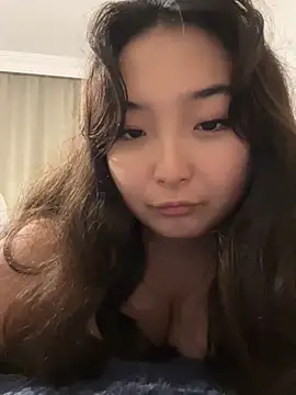 Snapshot of cutie_mio chatting on 12.29.24 cutie mio online show from 12.29.24