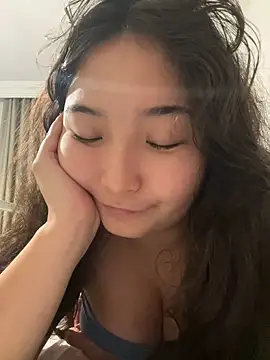 Snapshot of cutie_mio chatting on 01.15.25 cutie mio online show from 01.15.25