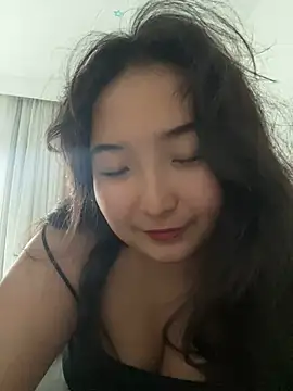 Snapshot of cutie_mio chatting on 02.05.25 cutie mio online show from 02.05.25