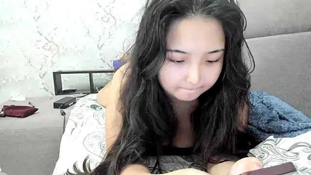 Snapshot of cutie_mio chatting on 09.10.25 cutie mio online show from 09.10.25