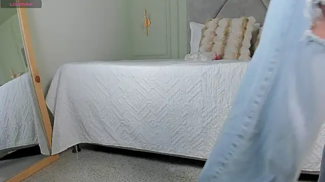  Miss Kimm online show from 10.16.25