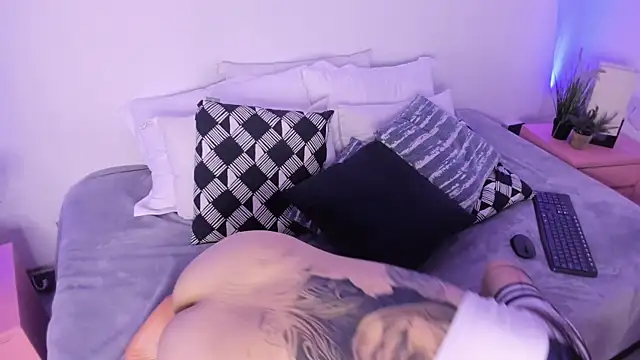 Snapshot of Grace_Duppon chatting on 12.10.24 Grace Duppon online show from 12.10.24