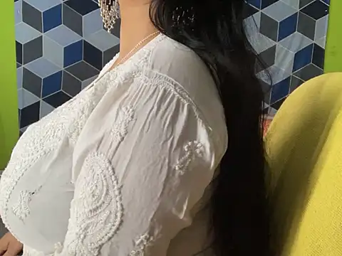 Snapshot of Aishwarya_101_ chatting on 01.24.25 Aishwarya 101 online show from 01.24.25