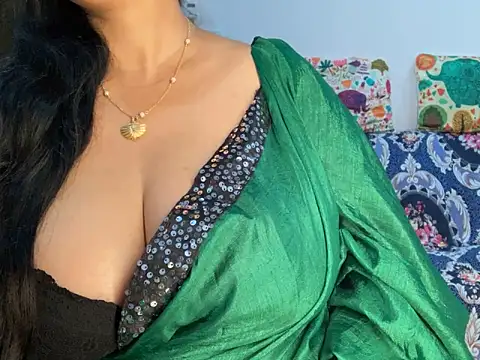 Snapshot of Aishwarya_101_ chatting on 10.18.25 Aishwarya 101 online show from 10.18.25