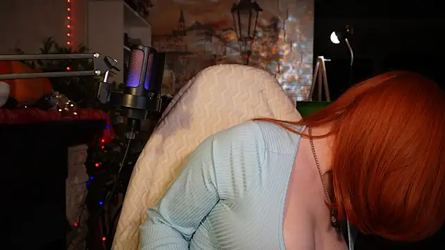 Snapshot of Chriss_Fox chatting on 02.06.25 Chriss Fox online show from 02.06.25