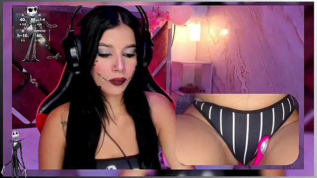 Snapshot of SweetieCloe_ chatting on 10.14.25 SweetieCloe online show from 10.14.25