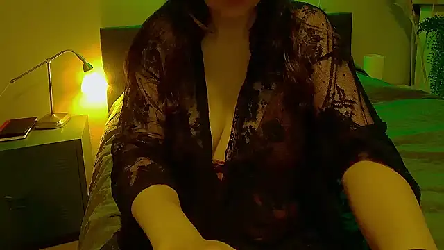 Ella Next Door online show from 01.04.25