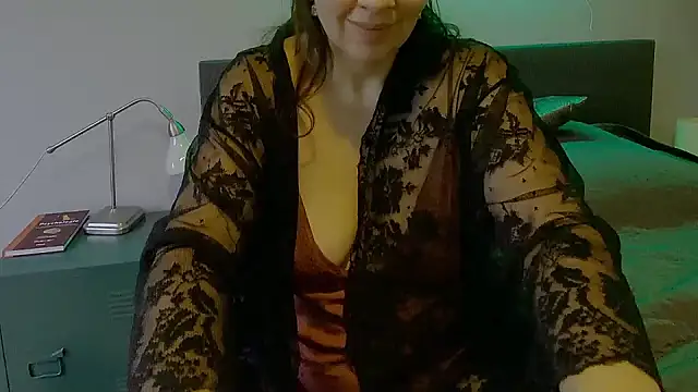 Ella Next Door online show from 01.05.25