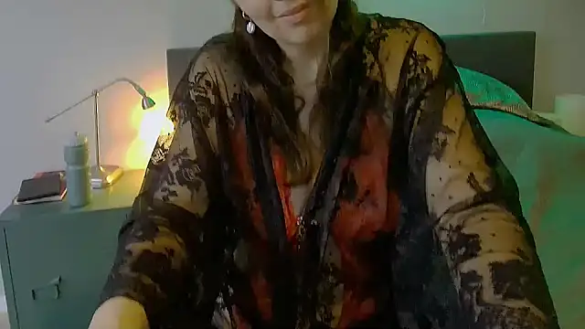 Ella Next Door online show from 01.06.25