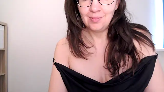 Ella Next Door online show from 12.22.25