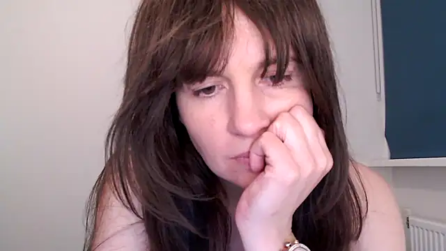 Ella Next Door online show from 02.11.26