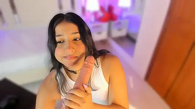 Snapshot of Miliaangeles chatting on 10.02.25 Miliaangeles online show from 10.02.25