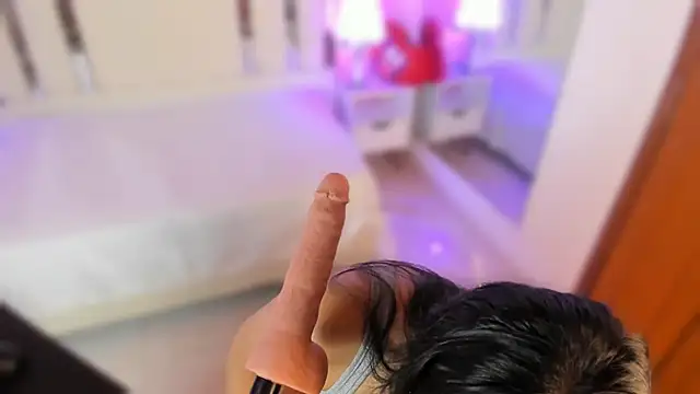 Snapshot of Miliaangeles chatting on 10.04.25 Miliaangeles online show from 10.04.25