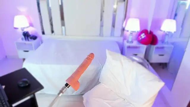 Snapshot of Miliaangeles chatting on 11.03.25 Miliaangeles online show from 11.03.25