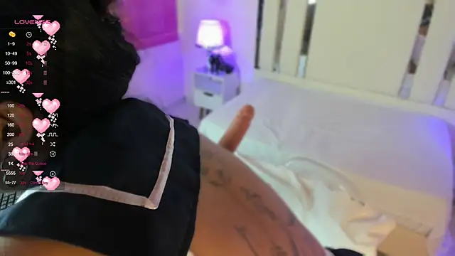 Snapshot of Miliaangeles chatting on 11.08.25 Miliaangeles online show from 11.08.25