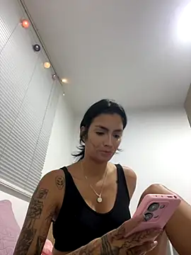 Snapshot of DeuxGold chatting on 10.11.25 DeuxGold online show from 10.11.25