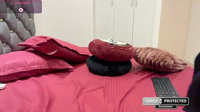 Snapshot of Unique-Beauty chatting on 05.02.26 Unique-Beauty online show from 05.02.26
