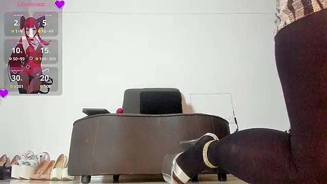 Snapshot of violetmontan chatting on 09.30.25 violetmontan online show from 09.30.25