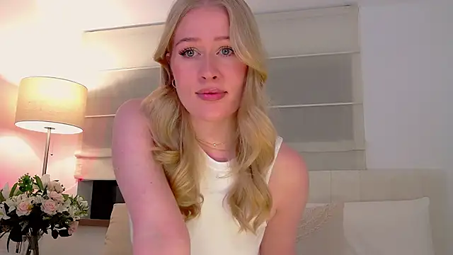 JuliaJaee online show from 10.27.25