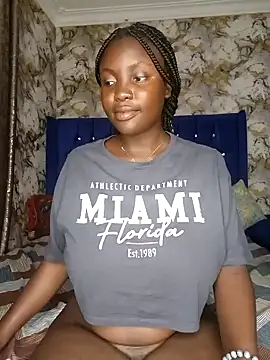 Snapshot of Tushy_baiby2000 chatting on 01.27.25 Tushy baiby2000 online show from 01.27.25