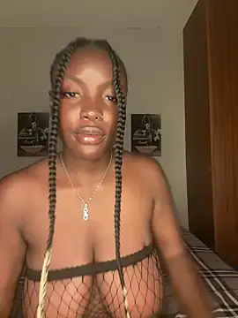 Snapshot of Tushy_baiby2000 chatting on 11.06.25 Tushy baiby2000 online show from 11.06.25