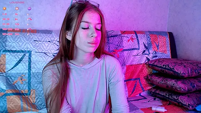 Snapshot of KatalinaAmore chatting on 10.07.25 KatalinaAmore online show from 10.07.25