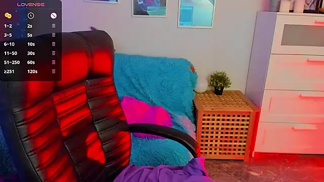 BellaTorne  online show from 12.04.24