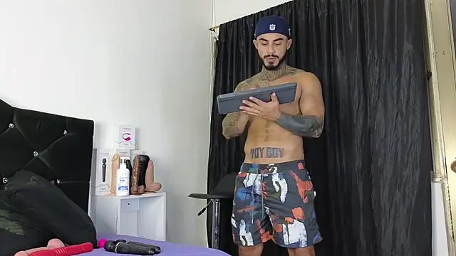 Snapshot of john_cartter1 chatting on 02.13.25 john cartter1 online show from 02.13.25