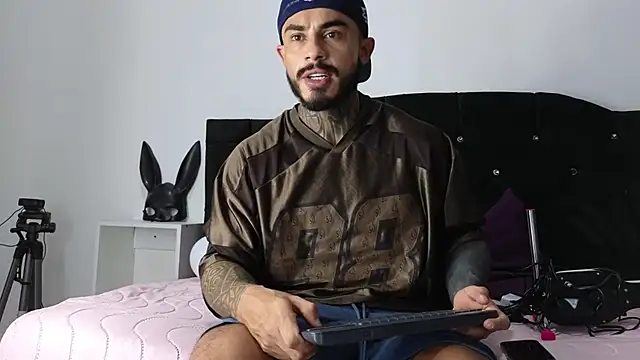 Snapshot of john_cartter1 chatting on 02.15.25 john cartter1 online show from 02.15.25