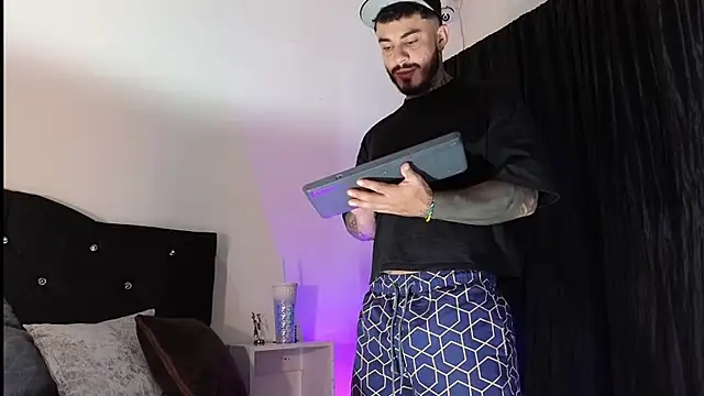 Snapshot of john_cartter1 chatting on 10.18.25 john cartter1 online show from 10.18.25