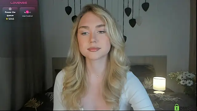 TheVanessaMaes online show from 10.20.25