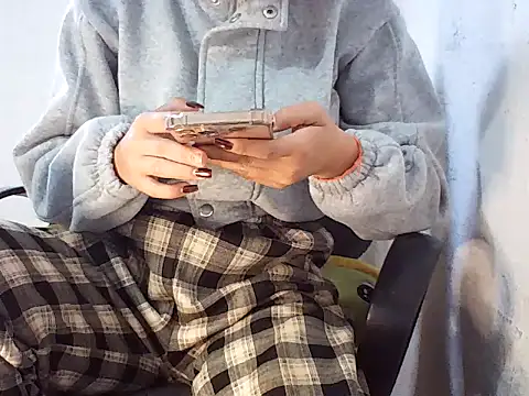 Haralushiaaax online show from 12.23.25