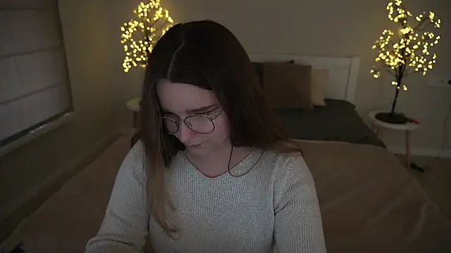 Snapshot of MagicPeachh_ chatting on 09.24.25 MagicPeachh online show from 09.24.25