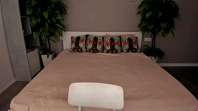 Snapshot of MagicPeachh_ chatting on 09.26.25 MagicPeachh online show from 09.26.25